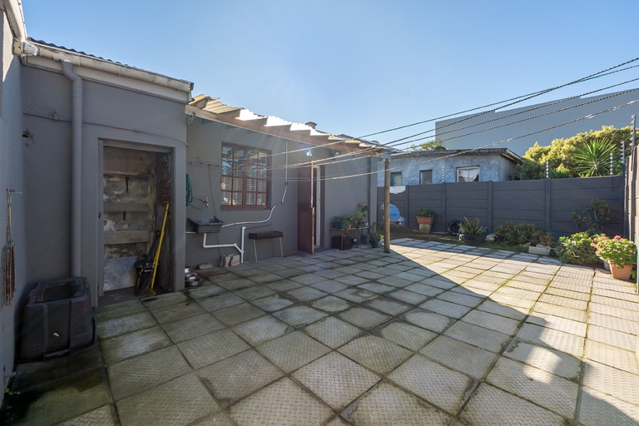 5 Bedroom Property for Sale in Wynberg Upper Western Cape